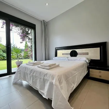 Dream Serenity, Stylish Host *