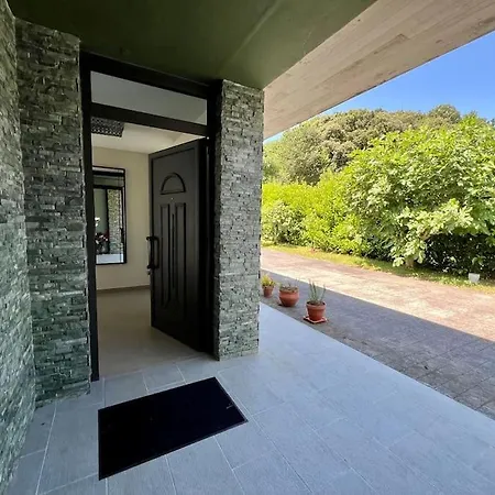 Dream Serenity, Stylish Host *