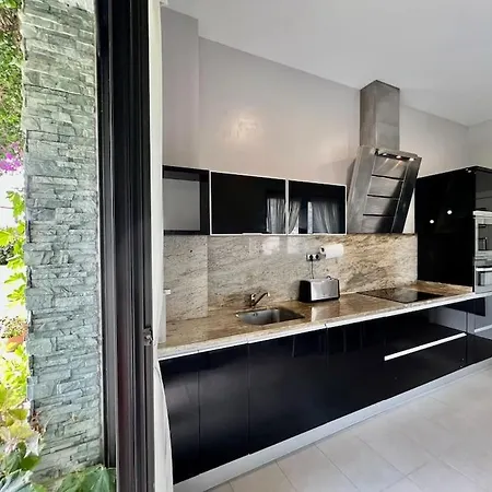 Dream Serenity, Stylish Host *